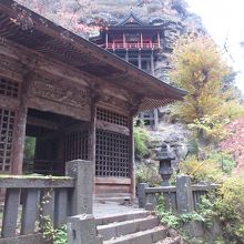 山門（仁王門）と観音堂