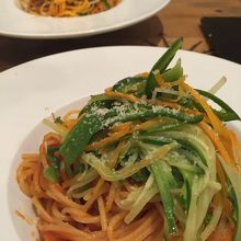 パスタは少なめだけど野菜の歯ごたえが良く満腹でした