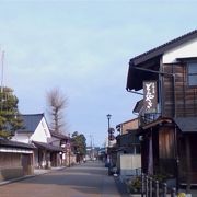 レトロな町並みの中にある、どら焼き屋さん