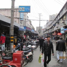地下鉄の駅前市場