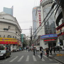 昆山路と乍浦路の交差点。