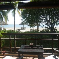 デラックスビーチフロントのベランダからの眺め。