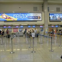 空港内部、小さいながら綺麗です