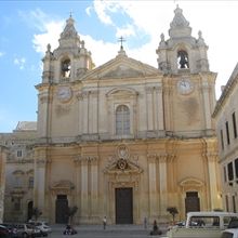 静寂に佇む大聖堂