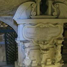 レリーフも見事