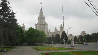 大学とは思えない立派な建物