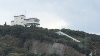 珍しい小さな器が見られます。