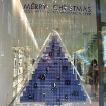 銀座スワロフスキーの点灯のディスプレィ