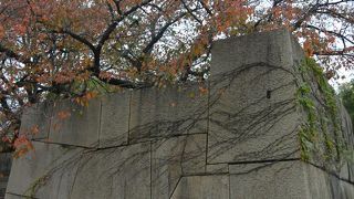 今は石垣が残るのみ