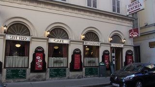 朝の散歩の途中でメランジェを一杯