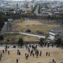 天守から見た南側。手前の広場が備前丸