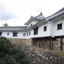 百廊下の建物