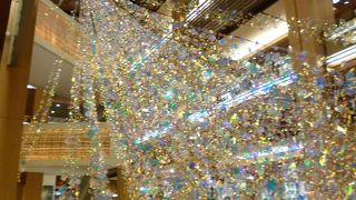 館内吹き抜けの大空間がクリスマス一色に!