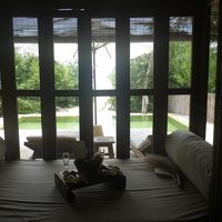 寝室となりのサンテラス？マットレスがひいてあります。