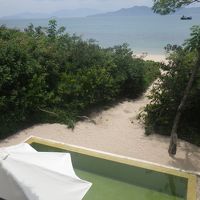 2Ｆリビングからの眺め。ビーチでシュノーケルができます。