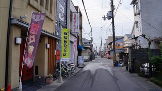 店が分かりずらいので下調べをしてから行った方が良い