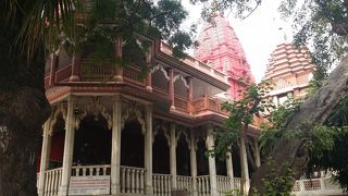 寺院内の天井がとても美しい！