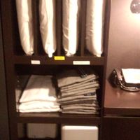 エレベータ前で自分で持って行ってください