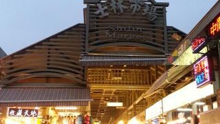 地下が食べ物のところ