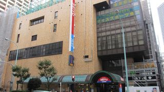 池袋サンシャインシティの向かいです