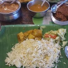 バターチキンカレーと海老カレー（辛）