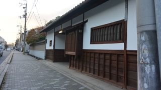 邸宅、門などは移築保存されています