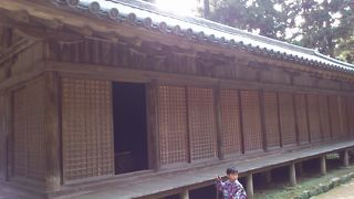 御法堂の向かい