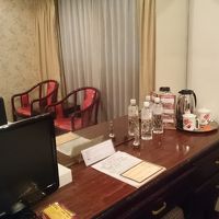 無料の水は毎日２本置いてあります。