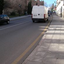 トレドのバスターミナルから坂道を登った