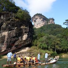 時には筏同士が接触しますが大丈夫