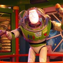 バズが出迎えてくれます