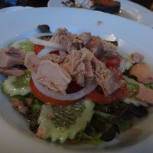 ツナサラダはツナがたっぷり。