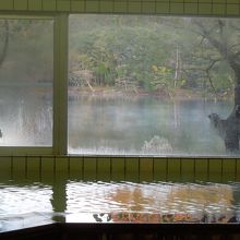 風呂が波立っているのはかけ流しだから