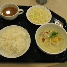 ６７０円です。タイ米もたっぷり。