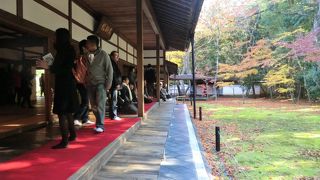 細川ガラシャの墓石の灯籠