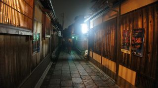 京都市電軌道の石畳を敷く