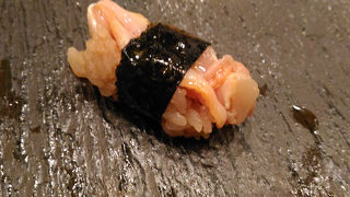 黒いガリ、赤いお酢のしゃり。