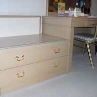 格安のシングルなのにこんな収納スペースも．．．