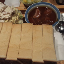 ビーフシチューと食パンセット(フランスパンが売り切れで。)