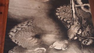 龍もお見逃しなく。