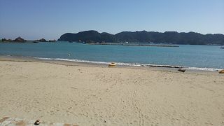 橋杭園地の中にある海水浴場