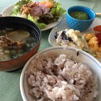 朝食はビュッフェ。茨城ソウルフードの納豆は必ず食すべし。