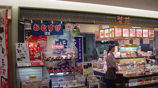 軽い食事ならおむすびも