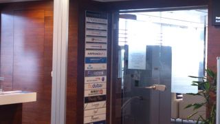 小さなラウンジだけどワインが充実