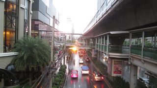 雨のスクムウィット通り