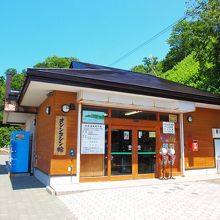 滝を見た後に寄る人が多いようです