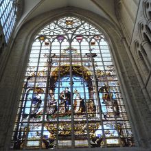 白いステンドグラス