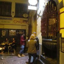 ジャンネケ ピス（小便少女）