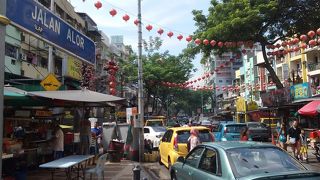 夜も楽しそうなB級グルメ通り