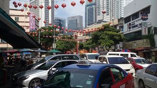 昼は味気ないですが。バーなども多いので夜は多くの人で賑わうでしょう。